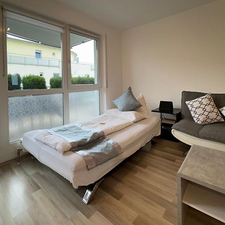 Gärtringen 3 Zimmer Apartment In S-Bahn Naehe, 76 Qm, Max 5 Pers, 30Qm Dachterasse, Garage, Internet 1000 Mbit מראה חיצוני תמונה