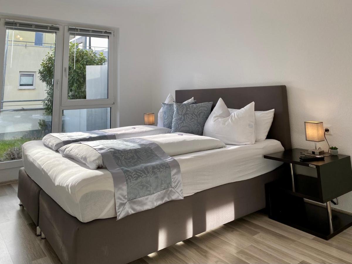 Gärtringen 3 Zimmer Apartment In S-Bahn Naehe, 76 Qm, Max 5 Pers, 30Qm Dachterasse, Garage, Internet 1000 Mbit מראה חיצוני תמונה