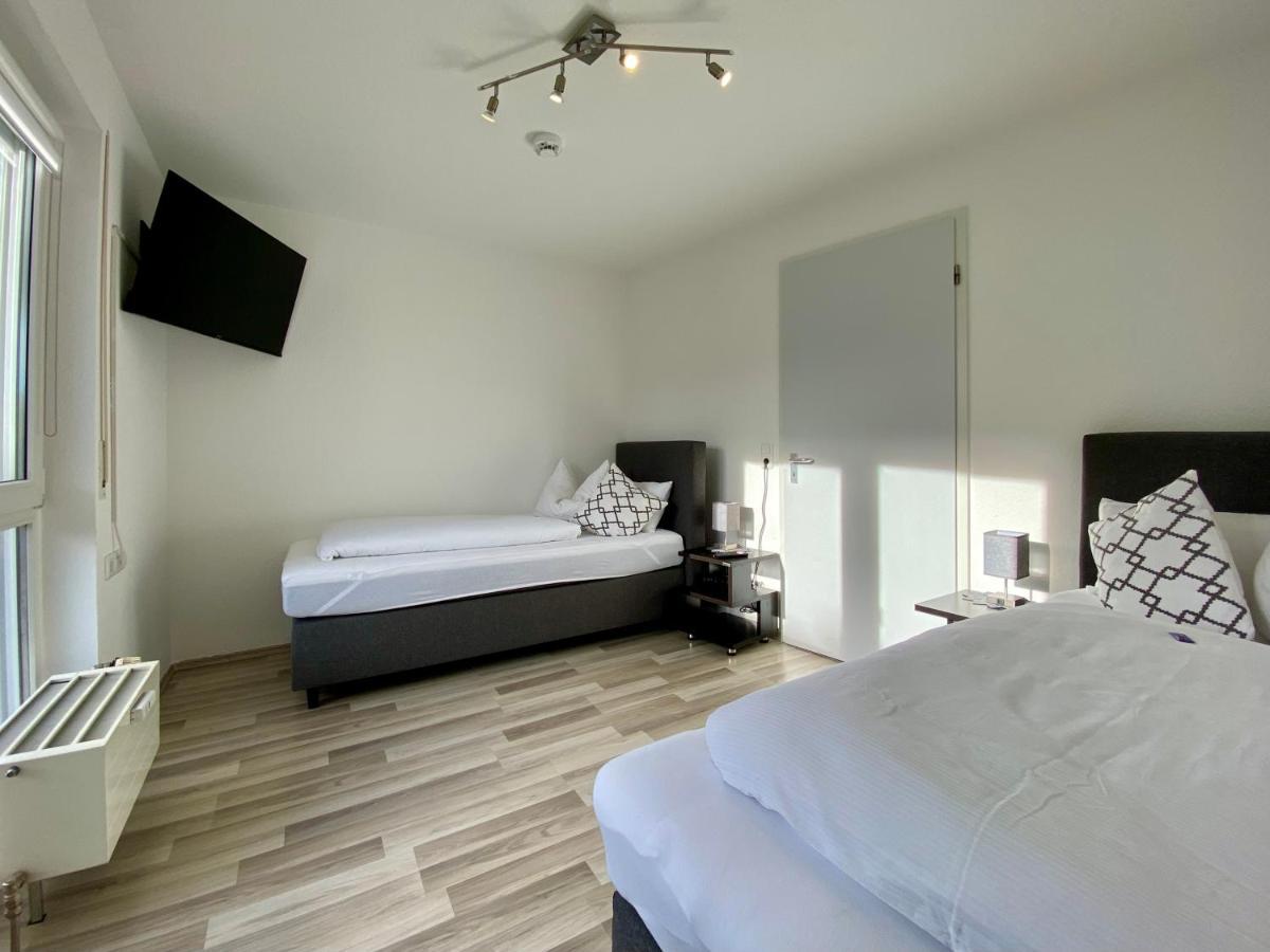 Gärtringen 3 Zimmer Apartment In S-Bahn Naehe, 76 Qm, Max 5 Pers, 30Qm Dachterasse, Garage, Internet 1000 Mbit מראה חיצוני תמונה