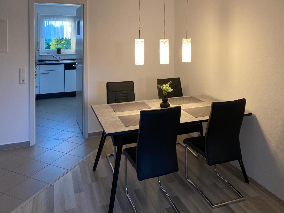 Gärtringen 3 Zimmer Apartment In S-Bahn Naehe, 76 Qm, Max 5 Pers, 30Qm Dachterasse, Garage, Internet 1000 Mbit מראה חיצוני תמונה