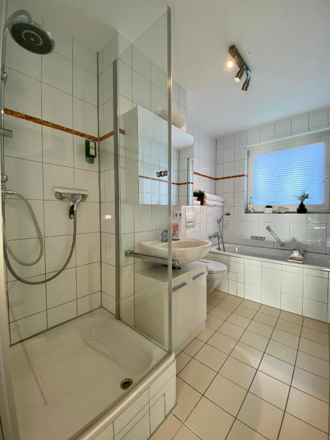 Gärtringen 3 Zimmer Apartment In S-Bahn Naehe, 76 Qm, Max 5 Pers, 30Qm Dachterasse, Garage, Internet 1000 Mbit מראה חיצוני תמונה
