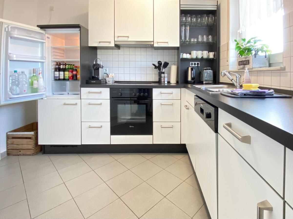 Gärtringen 3 Zimmer Apartment In S-Bahn Naehe, 76 Qm, Max 5 Pers, 30Qm Dachterasse, Garage, Internet 1000 Mbit מראה חיצוני תמונה