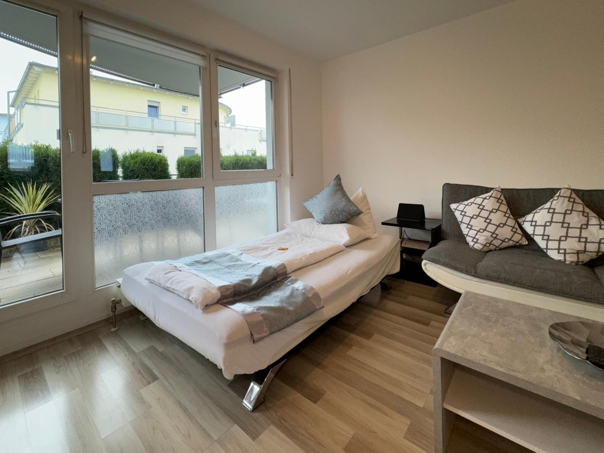 Gärtringen 3 Zimmer Apartment In S-Bahn Naehe, 76 Qm, Max 5 Pers, 30Qm Dachterasse, Garage, Internet 1000 Mbit מראה חיצוני תמונה
